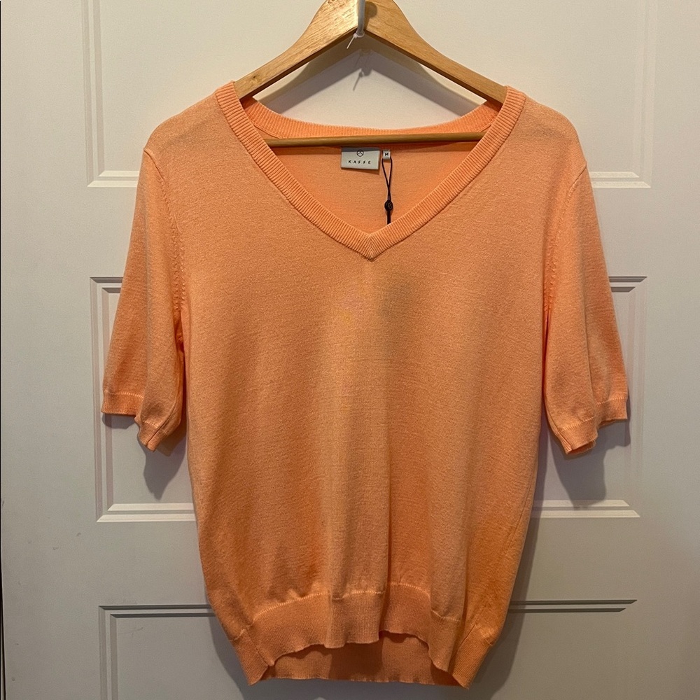 BNWT KAFFE Women's Top V-Neck Peach color - Picture 2 of 5